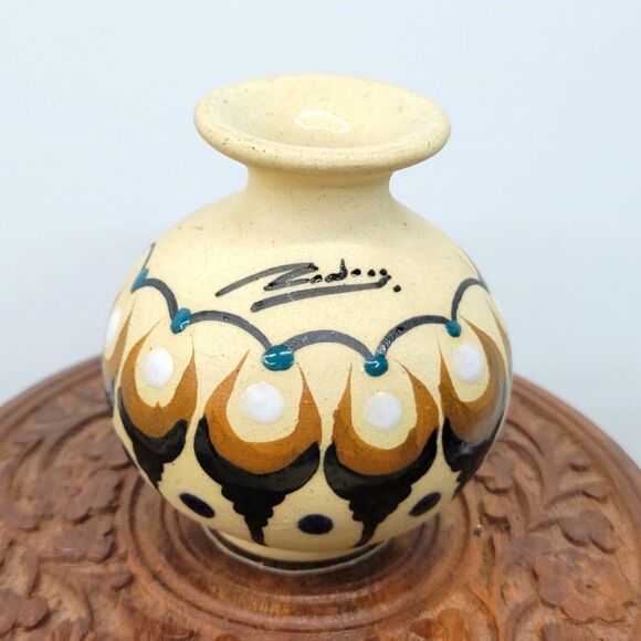 Vintage Zadar Hand Painted Miniature Vase – Yugoslavia Pottery – Abstract Floral - Picture 15 of 15